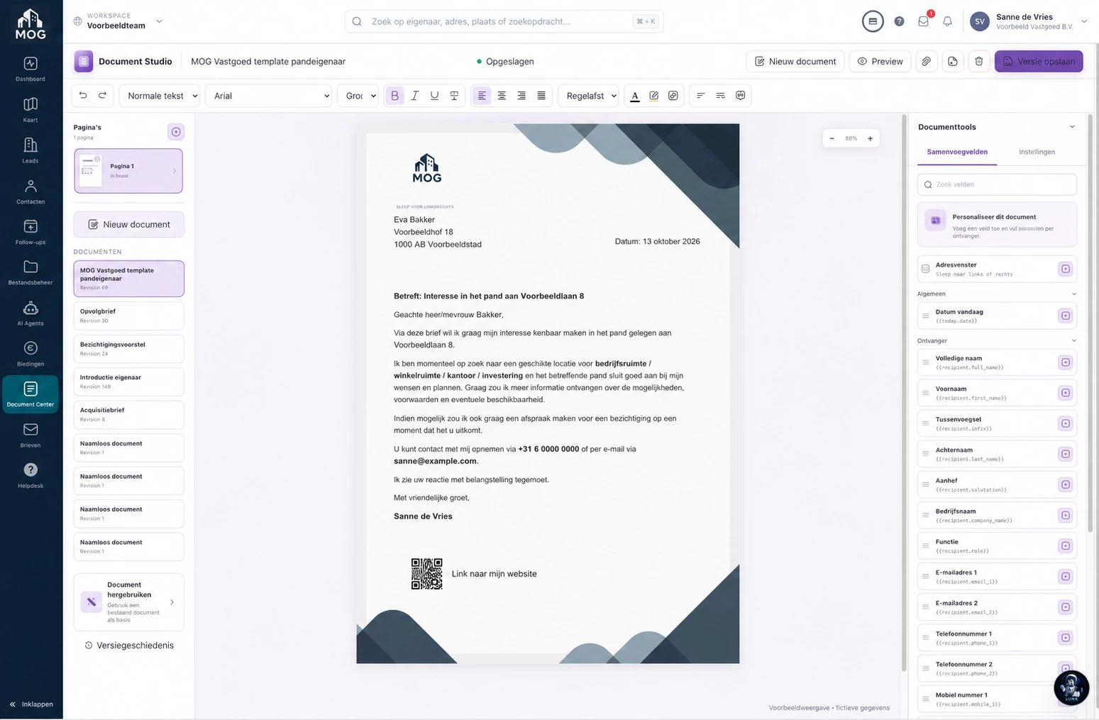 Document Studio met een voorbeeldbrief en samenvoegvelden; fictieve voorbeeldgegevens